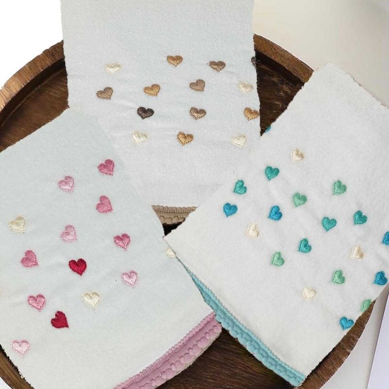 3 Lü Renkli Kalpli Su Taşı Kenar İşlemeli Havlu Seti 50X90 Cm