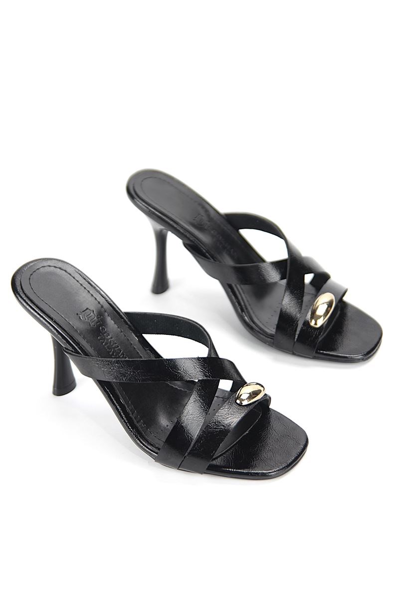 Cressida Esnek Yumuşak Kaymaz Taban (8 cm) Siyah Rugan Çapraz Bantlı Tokalı Kadın Topuklu Terlik - Görsel 4