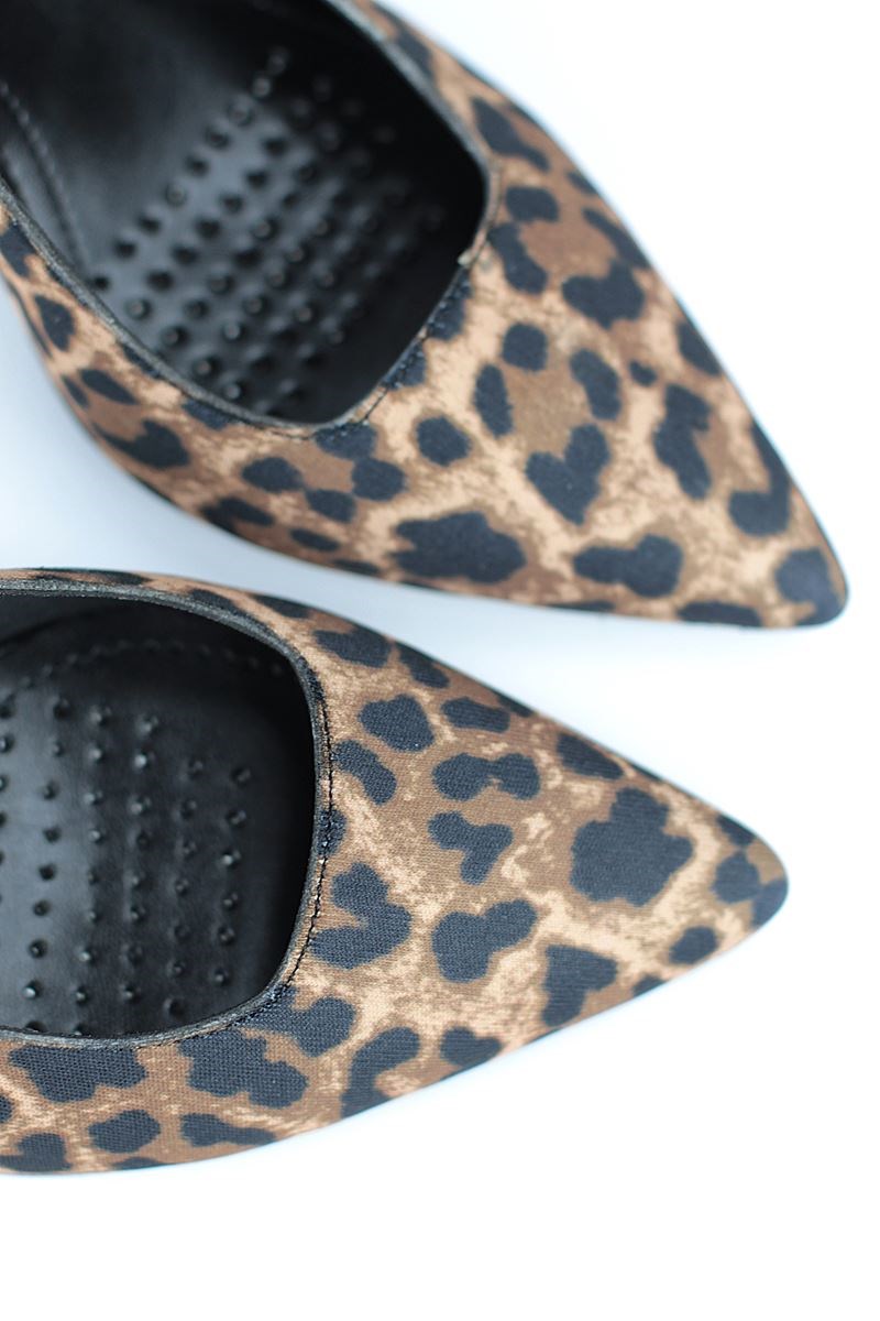 Lavender Esnek Yumuşak Kaymaz Taban (6-8 cm) Leopar Açık Lastikli Kadın Topuklu Ayakkabı - Görsel 4